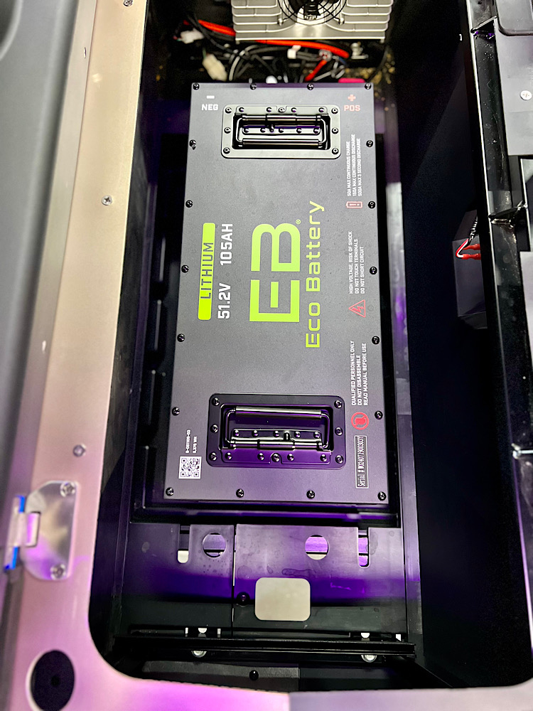 2026 EPIC E40FX - Metallic Cashmere - Image 11