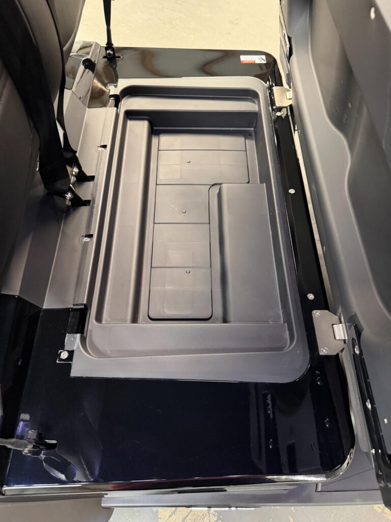 2026 EPIC E60FX - Metallic Black - Image 15