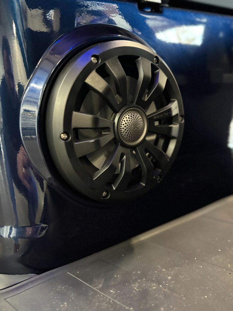 2026 EPIC E60FX - Metallic Midnight - Image 13