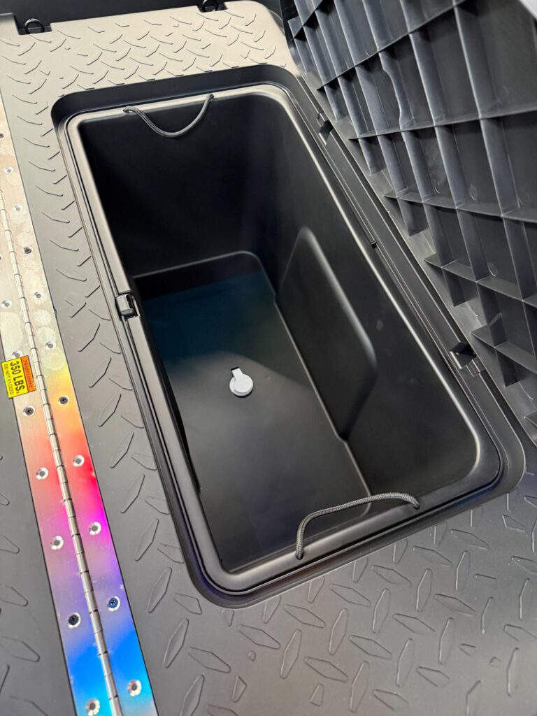 2026 EPIC E60FX - Metallic Cherry - Image 11